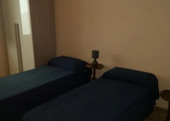 Lungomare 10 Posti Fronte Mare Apartment *